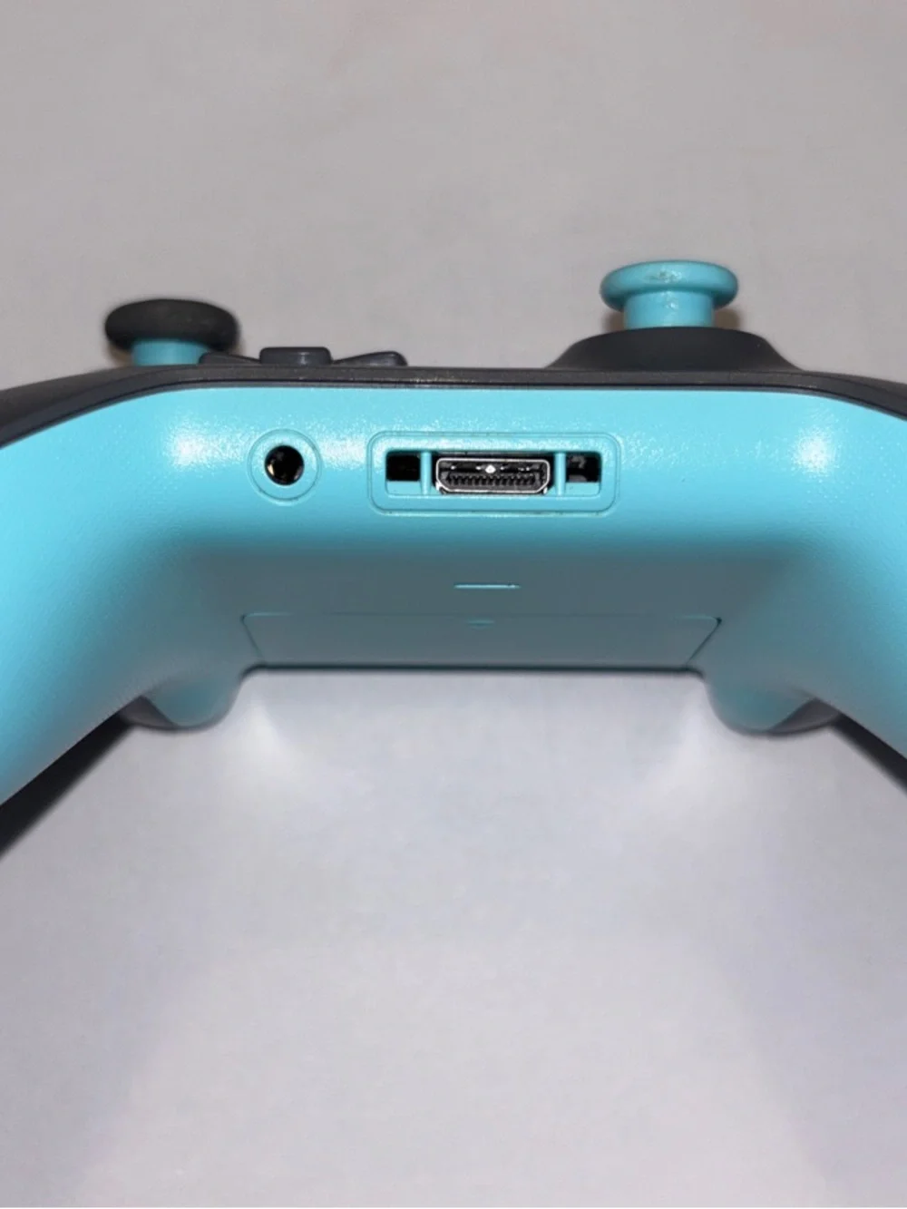Xbox Wireless Controller - Black with blue Accents Limited Edition Works